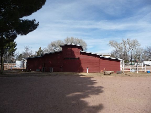 11 stall barn