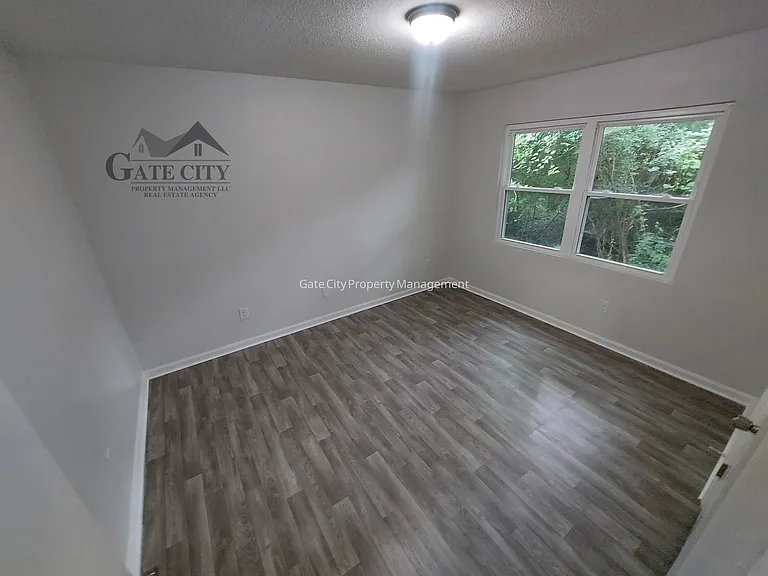 427 S Main St #8 — Photo 12