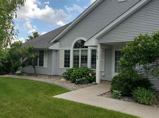 2146 Rolling Green Ln, North Mankato, MN 56003