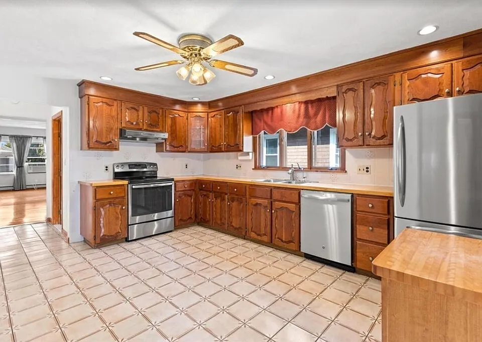 146 W Adams St #2
