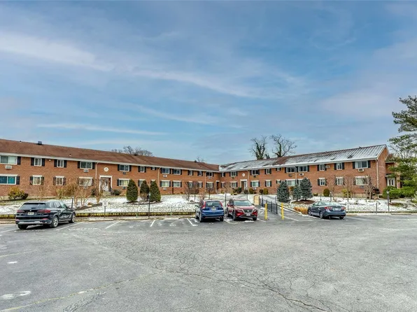 200 Merrick Rd #B, Amityville, NY 11701