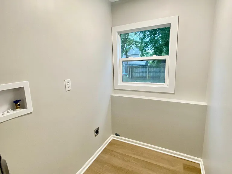 715 E Joliet St — Photo 13
