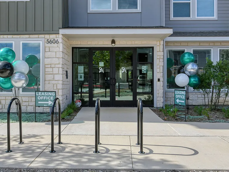 Sunstone Apartments — Photo 7