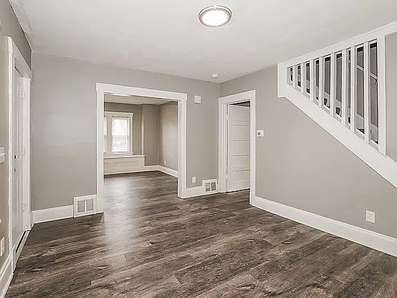 3rd image of 4906 Gifford Ave