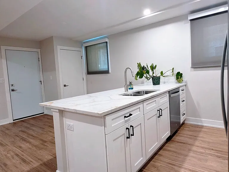 2230 W Wilson Ave — Photo 2