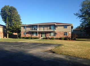 1122 Fleetfoot Dr APT 8, Waukesha, WI 53186