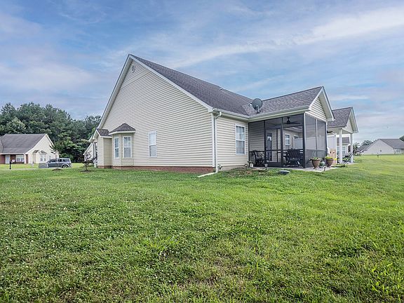 3rd image of 140 Briarstone Dr