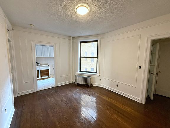 3rd image of 25-21 31st Ave #D25