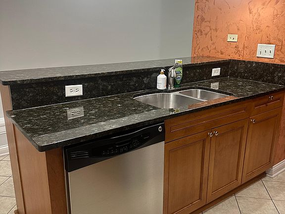 4th image of 909 S Oakley Blvd #1