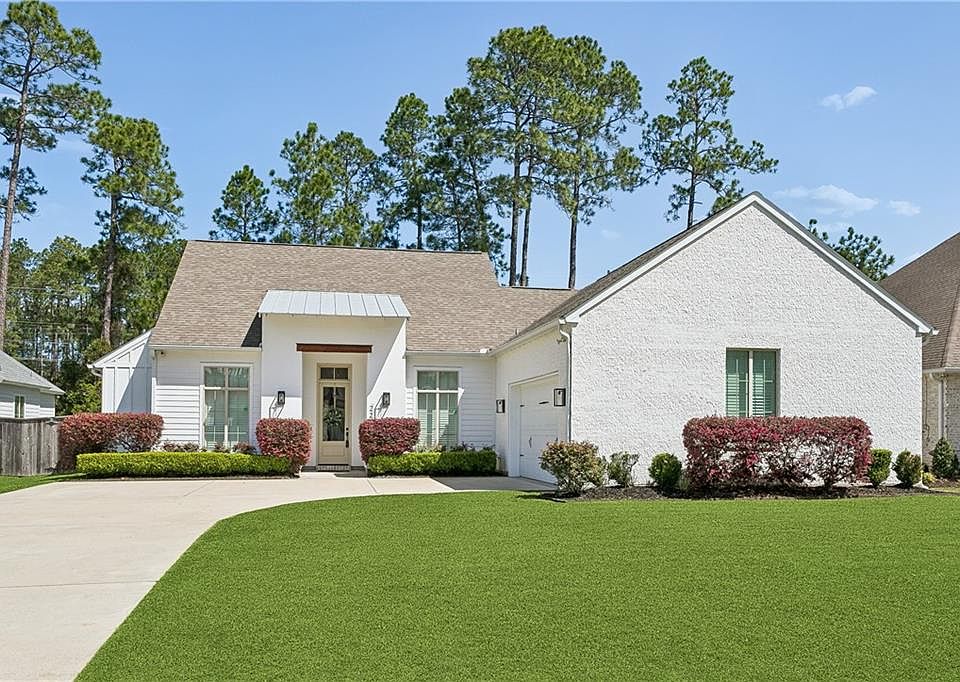 1st image of 224 Chateau Papillon Dr