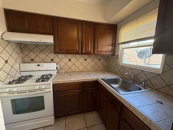 2nd image of 4952-4970 Cass St #4962