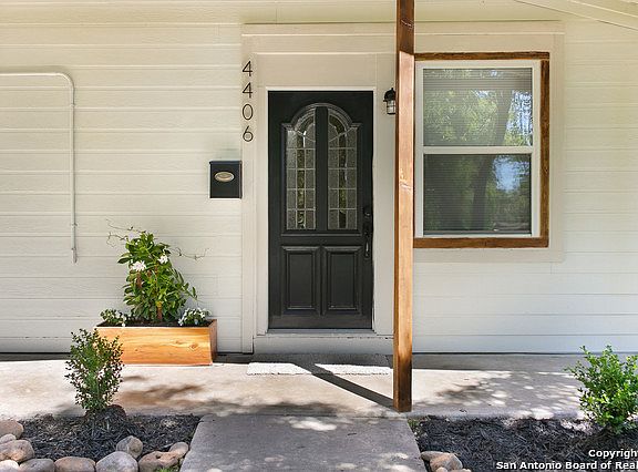 4th image of 4406 Neer Ave