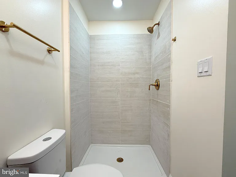 2762 Martha St — Photo 16