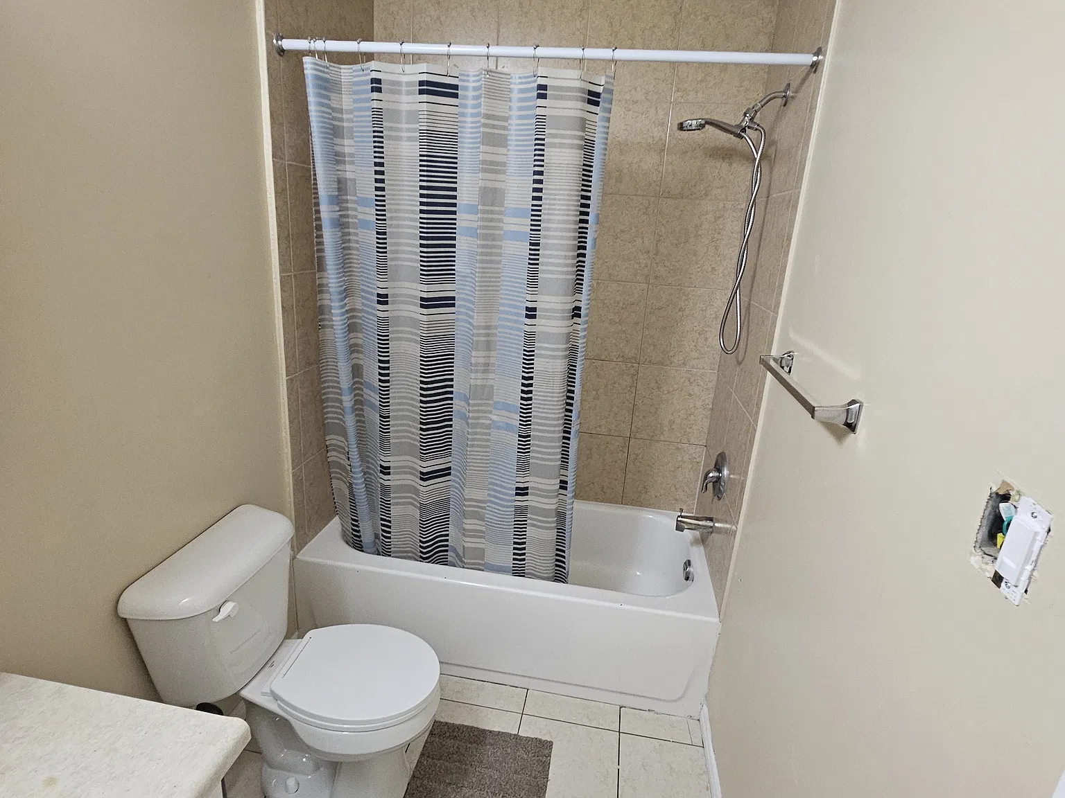7 bed, 3.5 bath, $750 — Photo 4