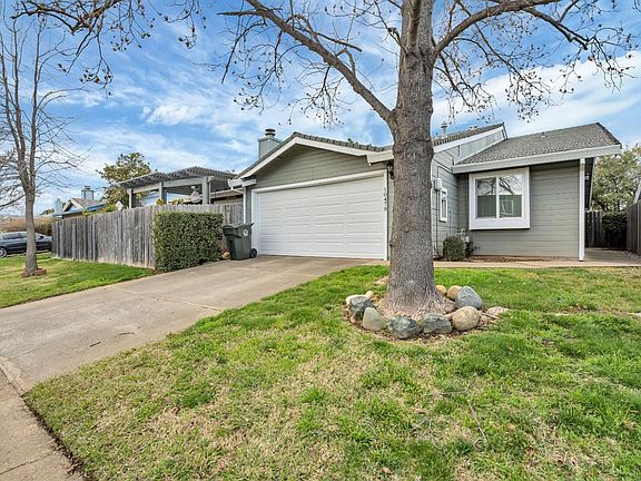 2nd image of 10479 El Mercado Dr