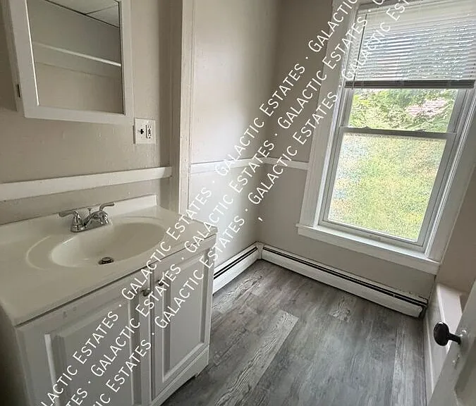 325 Walnut St #2 — Photo 8