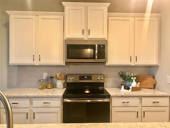 3rd image of 501 NW Somerset Ct