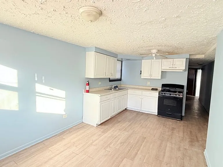15020 Woodlawn Ave — Photo 16