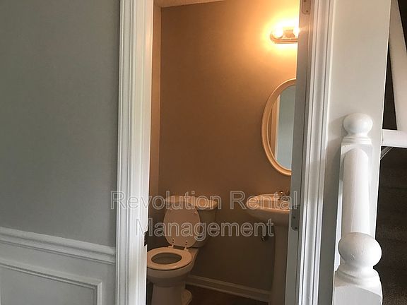 2nd image of 6941 Foxmoor Way
