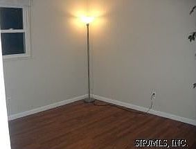 5th image of 11 Tulip Ave