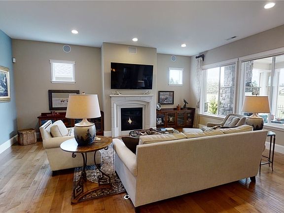 3rd image of 4825 Meriwood Dr NE