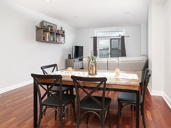 4th image of 207 Shearwater Ct W APT 61
