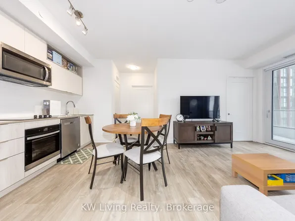 70 Princess St #2001, Toronto, ON M5A 0X6