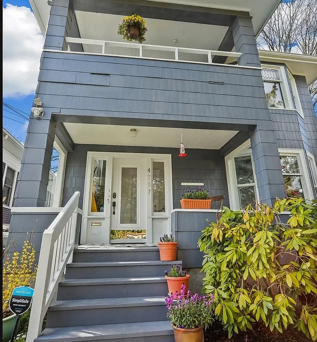 4757 Thackeray Pl NE — Photo 1