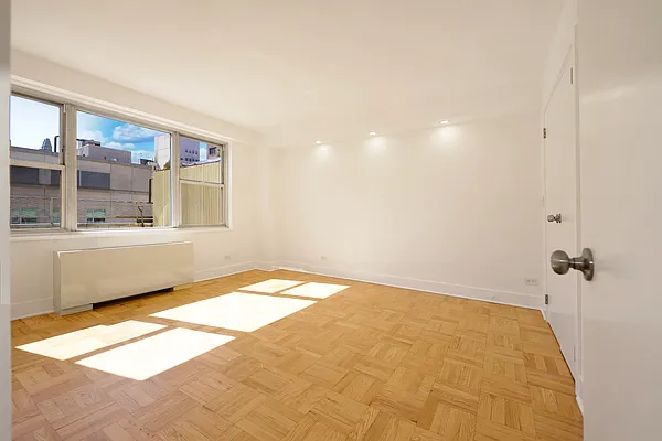 Rented by Buchbinder & Warren | media 18