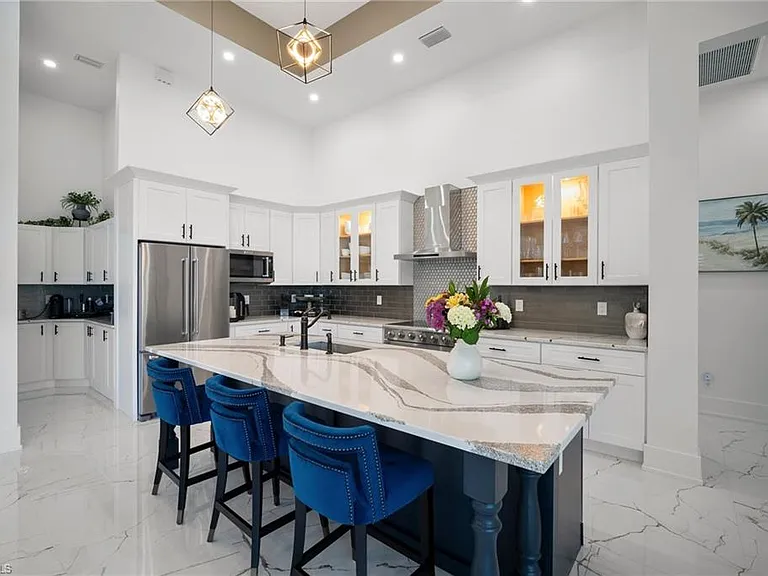 930 Sycamore Ct — Photo 10