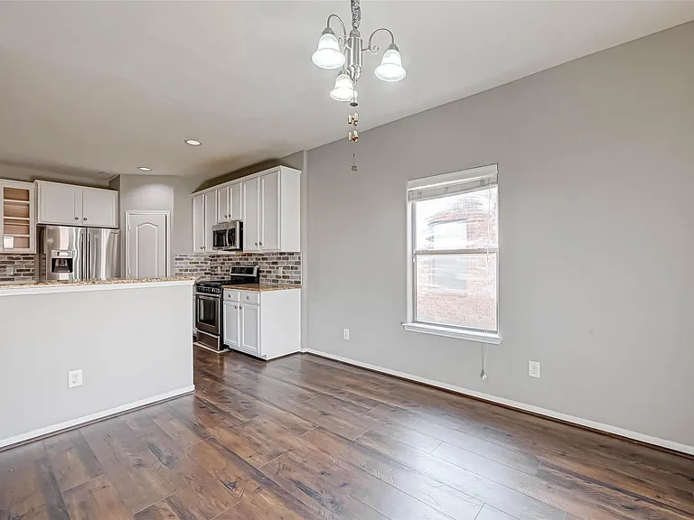 502 Mornington Ln — Photo 18