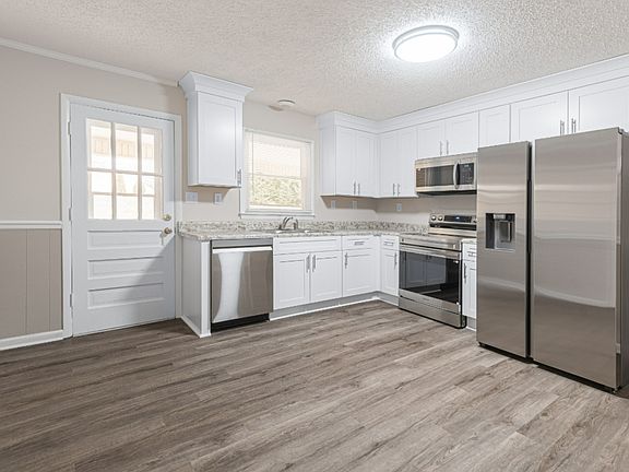3rd image of 409 Winfrey Dr