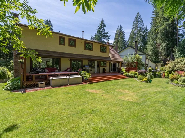 696 Wellington Pl, North Vancouver, BC V7K 3A1