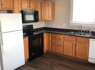 27 Rolfe Sq, Cranston, RI 02910