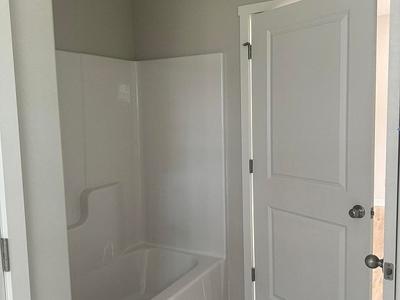 4th image of 1451 Leahy St