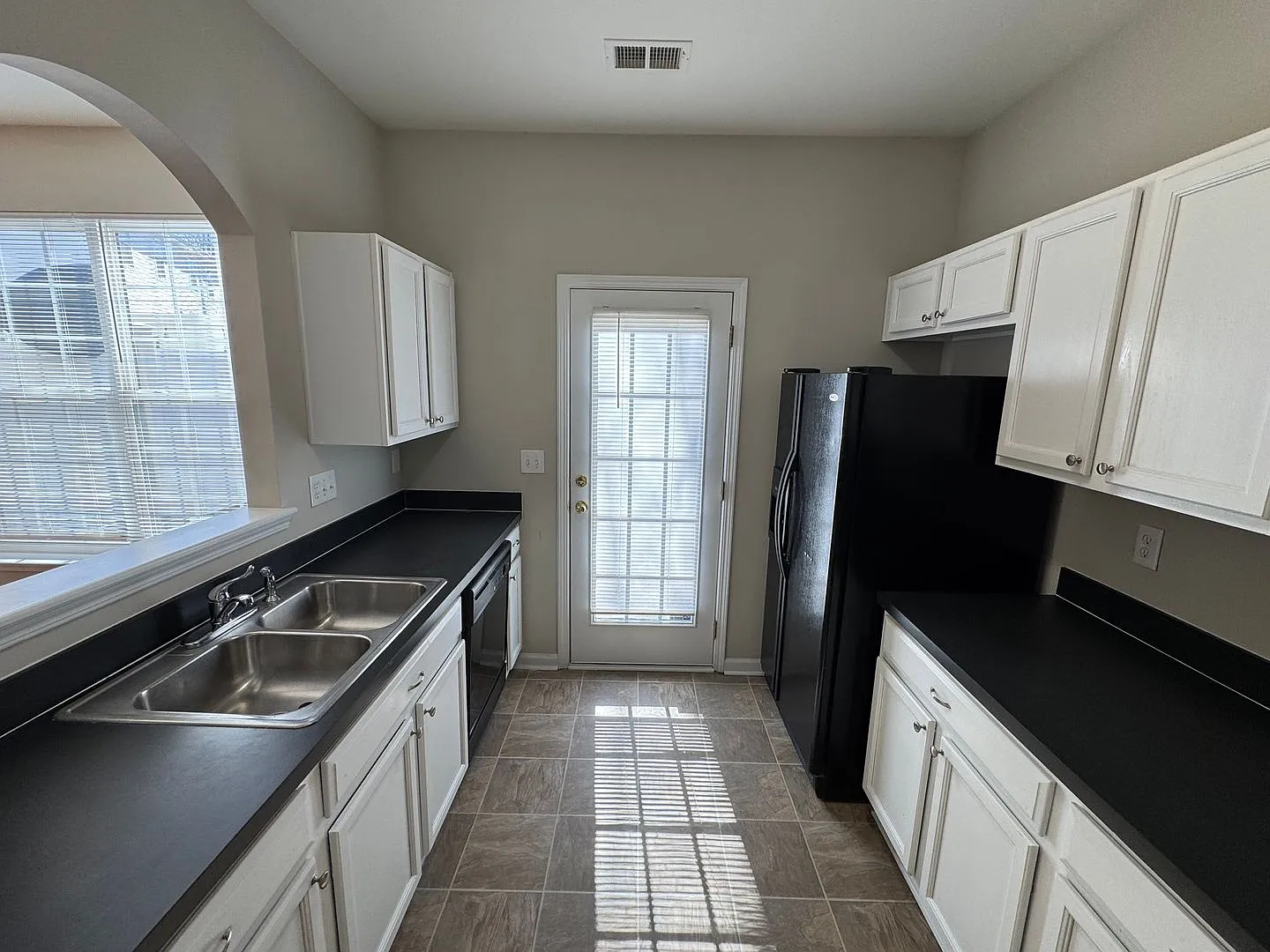 2152 Whispering Way — Photo 2