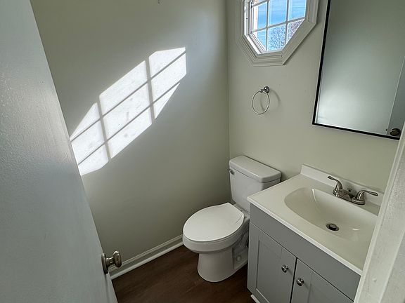 4th image of 2220 Minnear St