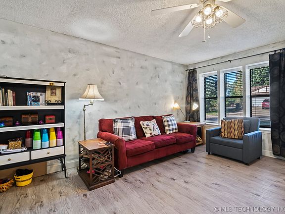 4th image of 103 W 9th Pl S