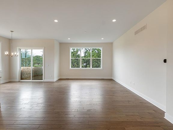 4th image of 5533 Helmsdale Blvd