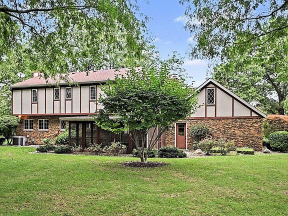 3rd image of 2929 Maple Ct