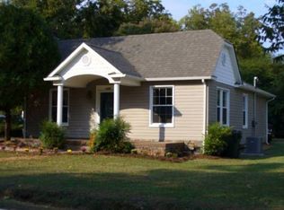 1825 9th Ave NE, Hickory, NC 28601