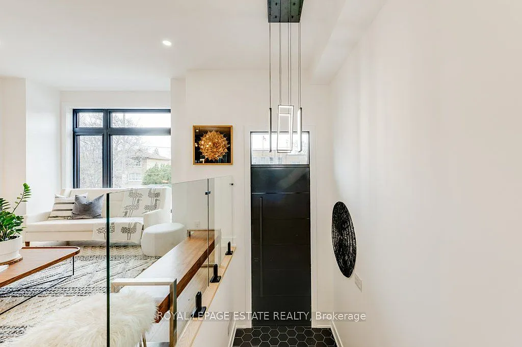 5 bed, $5,999 — Photo 2