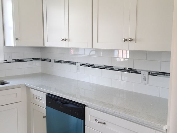 shaker cabinets  quartz 