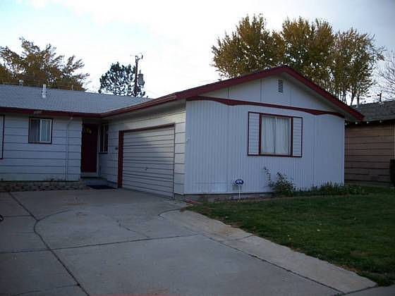 1st image of 3235 Vickie Ln