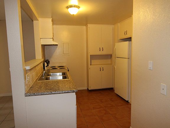 3rd image of 1652 E Kingsley Ave APT 8
