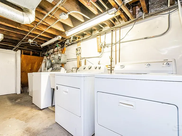 1037 W Dickens Ave — Photo 36
