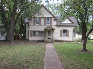 717 E 16th Ave, Winfield, KS 67156