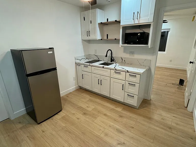 1246 Persimmon Ave — Photo 6
