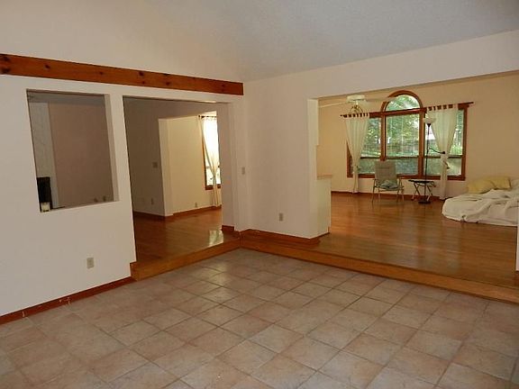 5th image of 2882 Mandarin Meadows Dr N