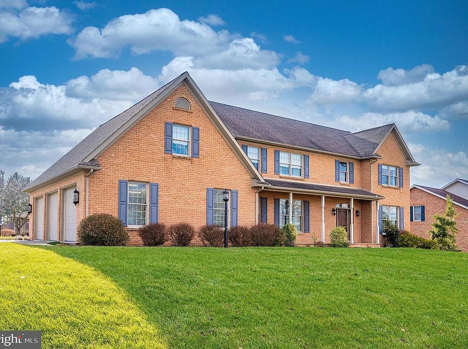 4 bedroom/3.5 bathroom,  3412 sq/ft finished space